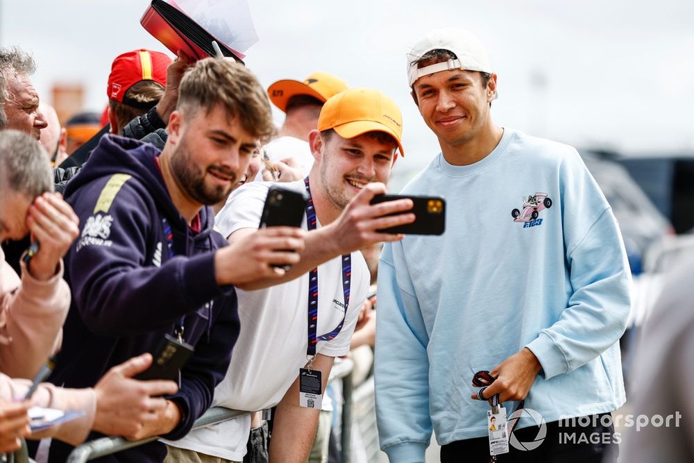 Alex Albon, Williams Racing, takes a selfie with a fan