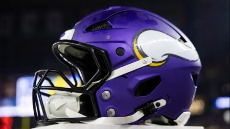 Vikings urged to go all-in on Super Bowl window with projected .5 million quarterback