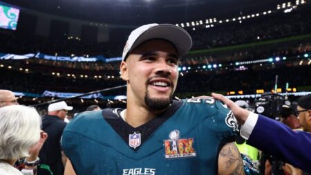 Mic’d up Eagles LB Zack Baun predicts interception vs. Patrick Mahomes in Super Bowl 59: ‘I’mma get one’