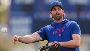 Jeff McNeil dealing with an oblique injury, to miss Opening Day