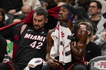 Jimmy Butler trade: Fan in stands breaks news to Heat players, including an inquisitive Kevin Love