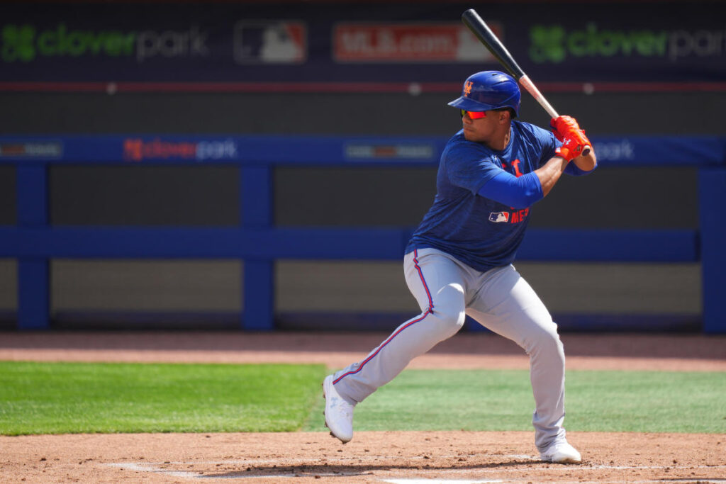 Juan Soto hits homer to deep center field in 1st spring training at-bat with Mets