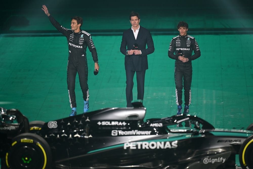 George Russell, Mercedes, Toto Wolff, Team Principal and CEO, Mercedes-AMG, Andrea Kimi Antonelli, Mercedes