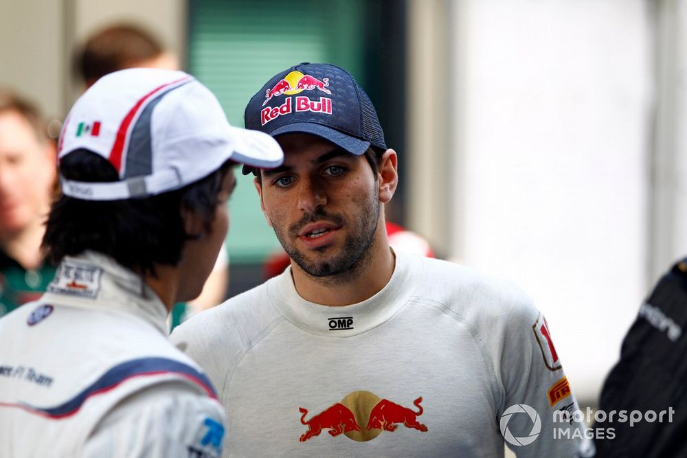 Jaime Alguersuari, Toro Rosso, with Sergio Perez, Sauber