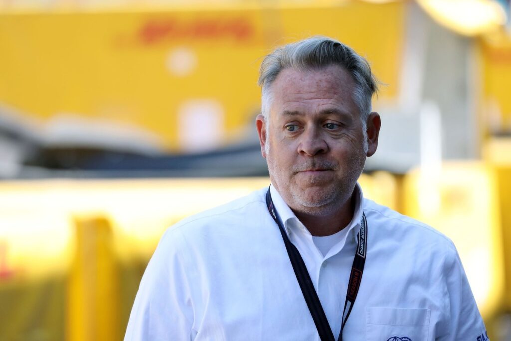 Elkins to retire as Formula E race director after Miami round