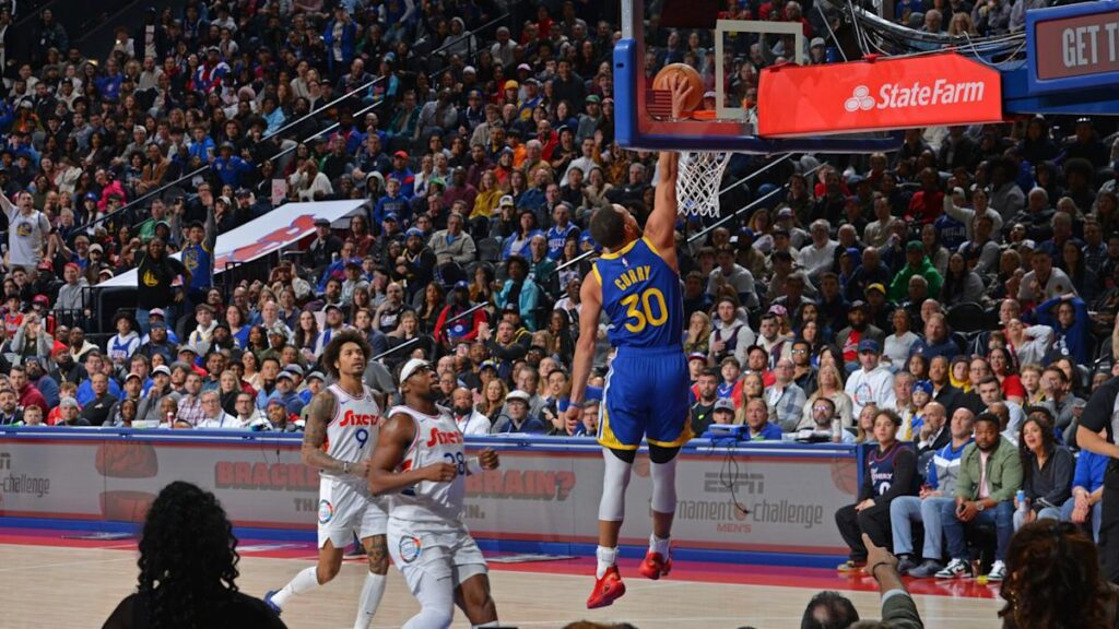 Watch Stephen Curry’s first in-game dunk since 2019; without Butler Warriors fall to 76ers