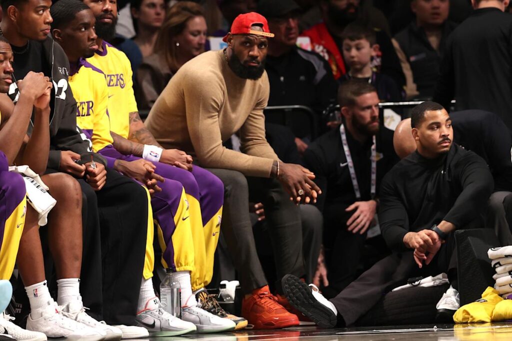 Lakers’ LeBron James has first on-court workout, expected to miss at least one more week with groin strain: Report