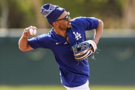 Battling illness, Dodgers’ Mookie Betts questionable for Tokyo Series games