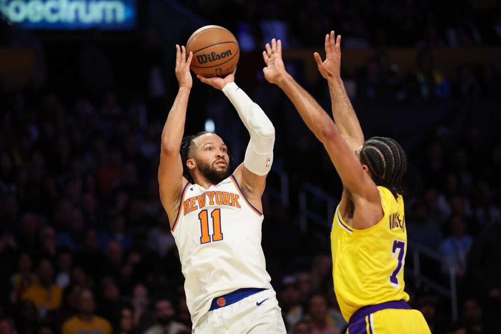 Jalen Brunson exits Knicks-Lakers after rolling ankle in OT