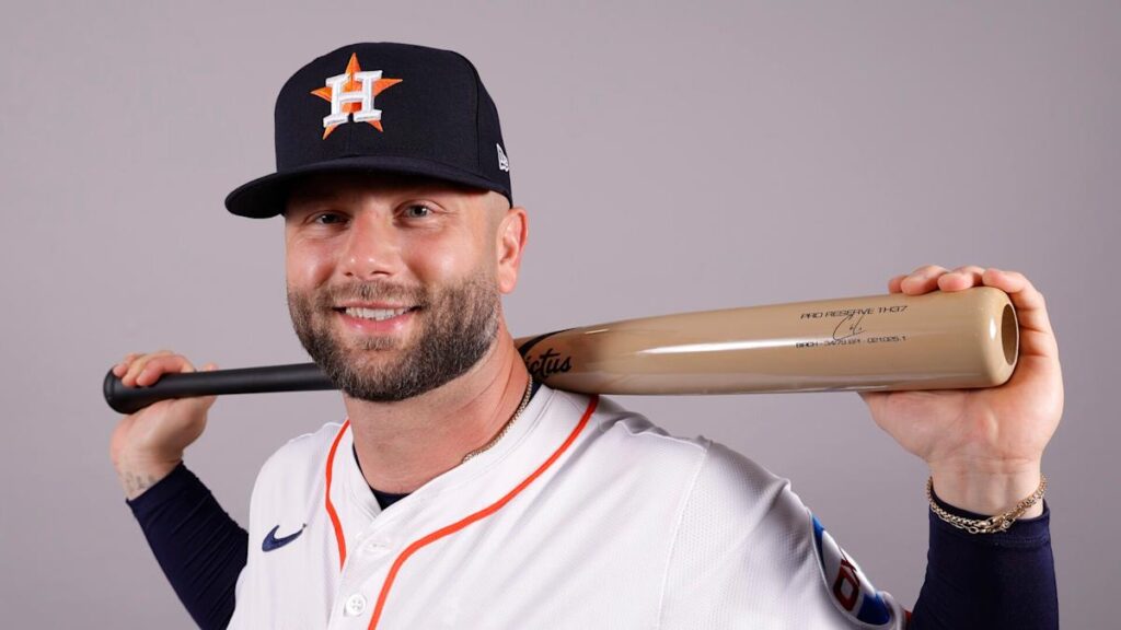 New Astros 1B Christian Walker scratched from lineup with left oblique soreness