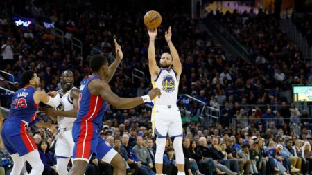 Watch Stephen Curry reach 25,000 career points, fittingly on a 3-pointer