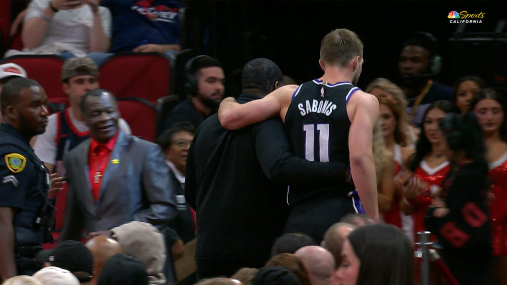 Sabonis sustains hamstring injury, ruled out of Kings-Rockets