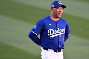 Dodgers, Dave Roberts agree to 4-year deal worth reportedly over  million