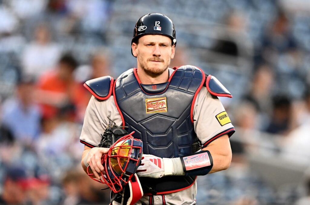 Braves C Sean Murphy to miss 4-6 weeks with cracked rib after being hit by pitch