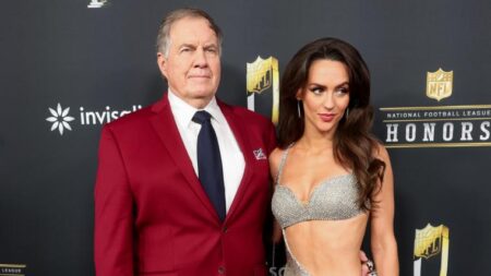 Bill Belichick, 72, lifts girlfriend, 24, with surprising leg strength in latest Instagram post