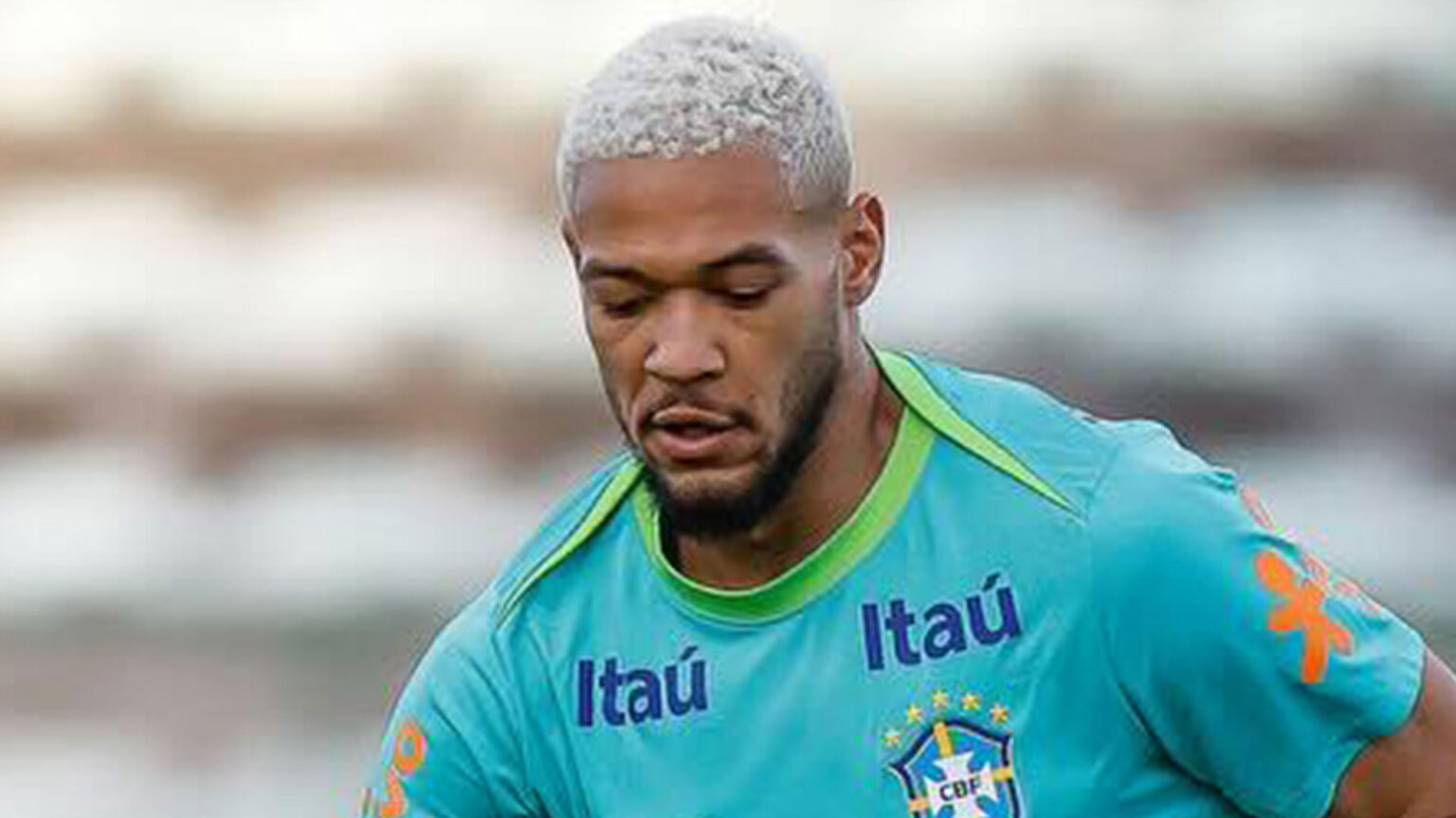 ‘Bro took right-footed very seriously’ – Fans can’t believe difference between Joelinton’s legs as Newcastle share pic