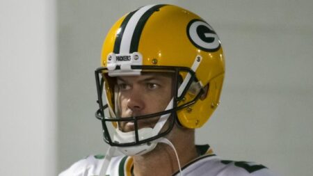 Packers legend returns to team in order to retire with them