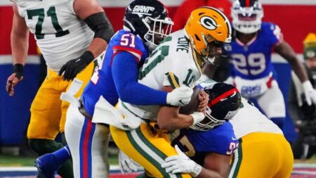 Packers make egregious error as top edge rusher signs with NFC rival