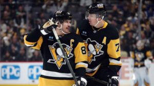 Penguins ageless wonders Sidney Crosby, Evgeni Malkin make NHL history against former goalie teammate