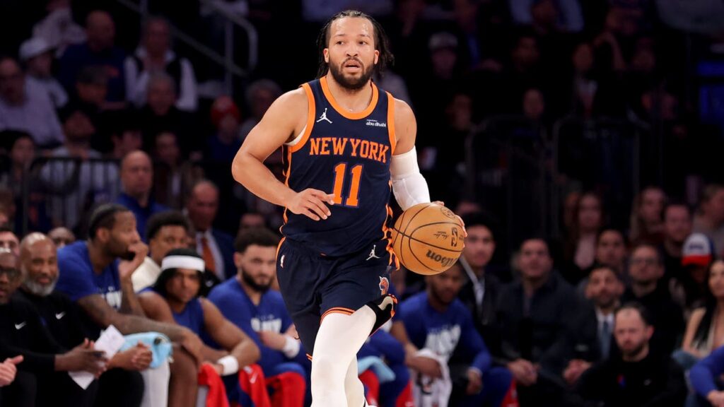 Knicks' Jalen Brunson out of walking boot, doing some light shooting