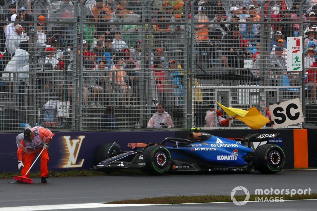 Sainz was crucial to Albon’s P5 at the Australian GP despite lap one crash