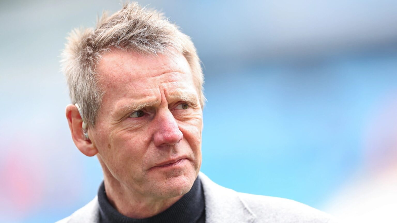 Stuart Pearce reveals medics ‘shoved a tube down his throat’ as he relives horror health scare on trans-Atlantic jet