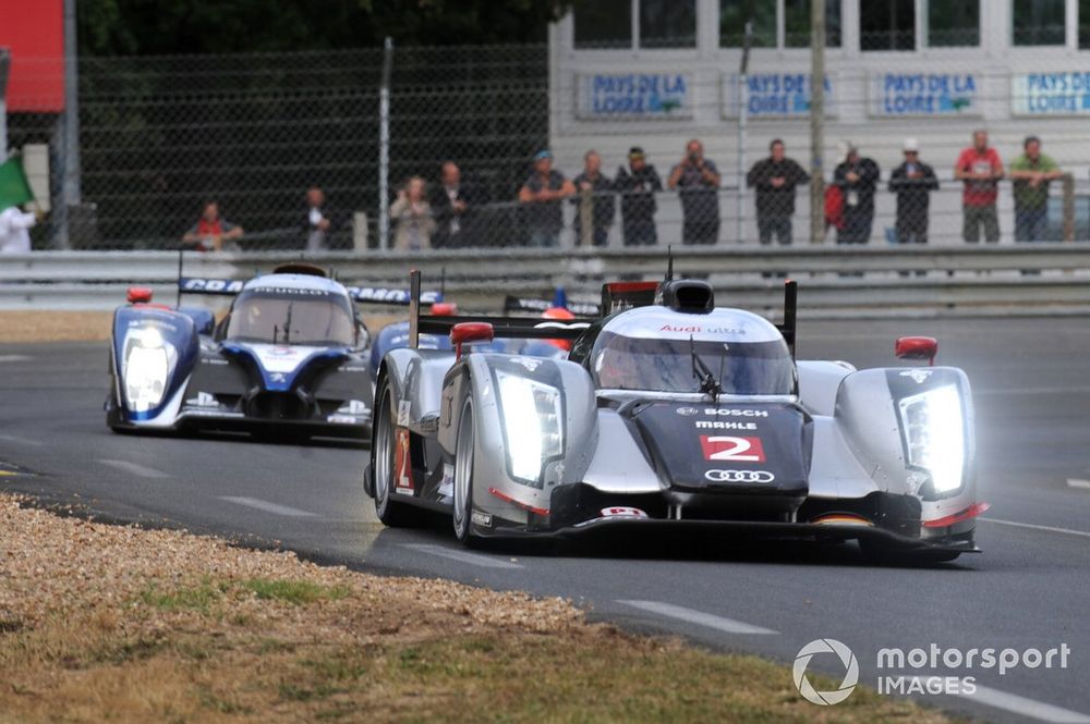 Marcel Fassler/Andre Lotterer/Benoit Treluyer Audi leads Sebastien Bordais/Simon Pagenaud/Pedro Lamy, Peugeot