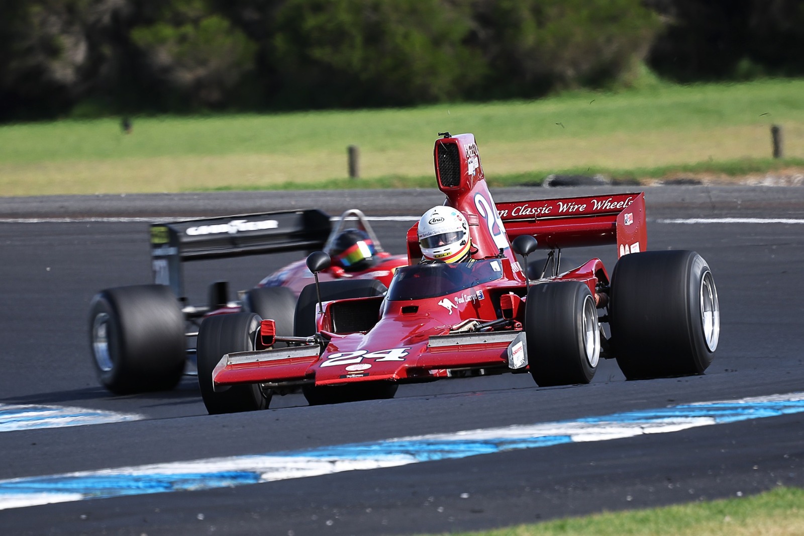 Zazryn's F5000 attempted to take the fight to F1 Ferrari