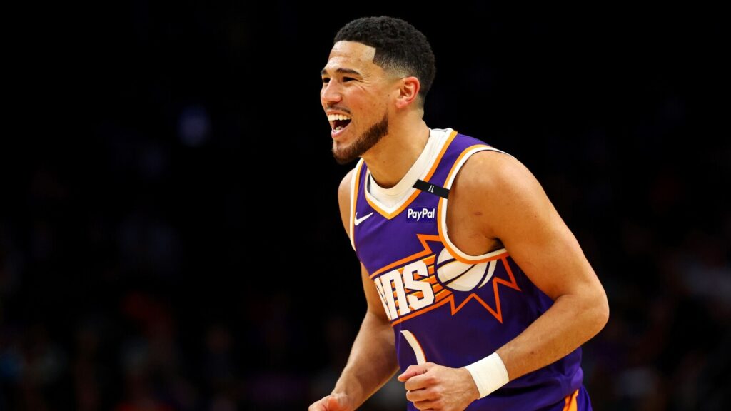 Watch Devin Booker hit game-winner, Suns win fourth straight knocking off Bucks