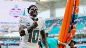 Dolphins’ Tyreek Hill could replace 2,800-yard, 12-TD AFC North star in shocking trade