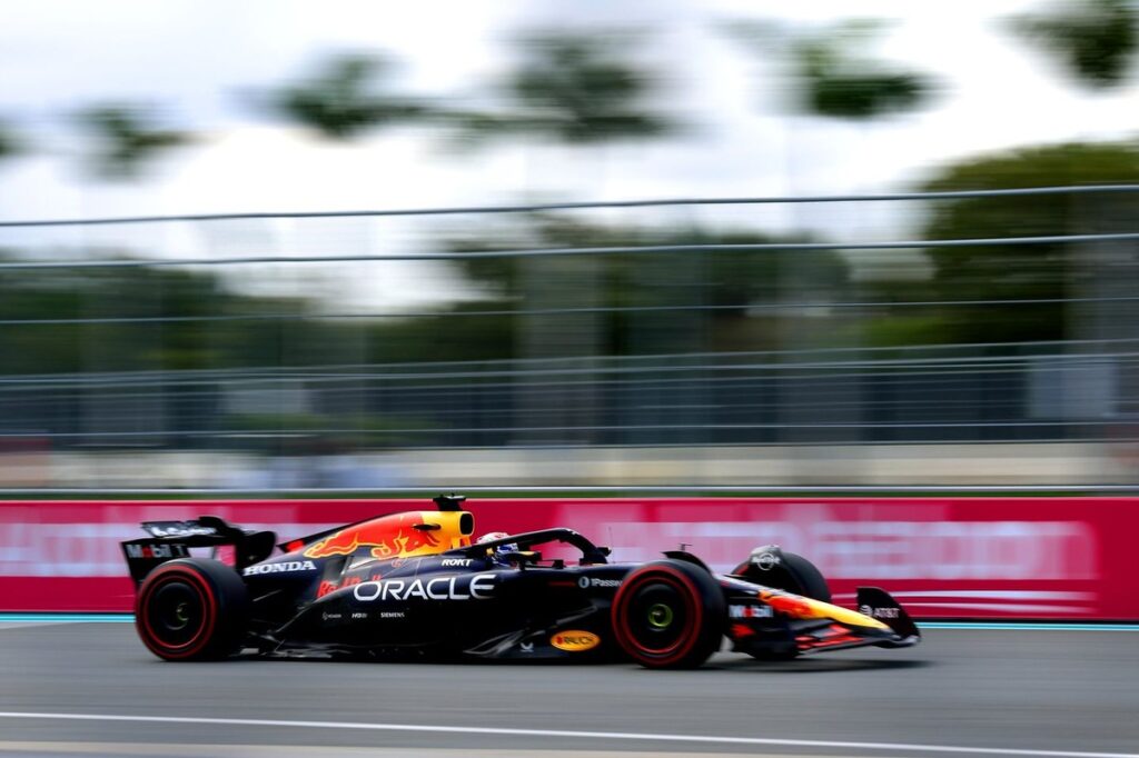 Verstappen takes shock pole after Q2 exit for Hamilton