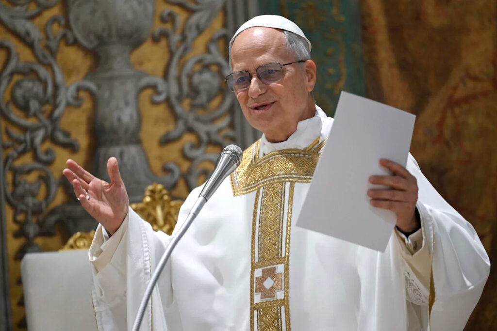 Video emerges of White Sox fan Pope Leo XIV in crowd at 2005 World Series