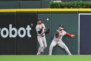 Red Sox outfielders Wilyer Abreu and Ceddanne Rafaela combine for unbelievable 2-man HR robbery