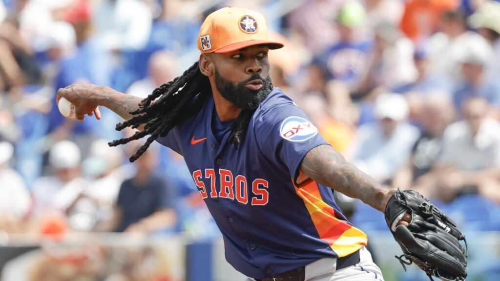White Sox acquire right-hander Miguel Castro in a trade with the Astros