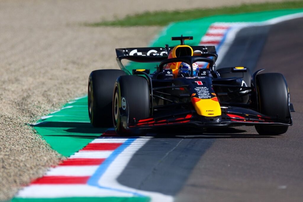 Verstappen “overtaken by McLarens” in F1 Imola GP race runs