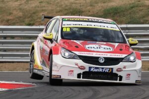 Doble fends off Sutton for maiden win in finale