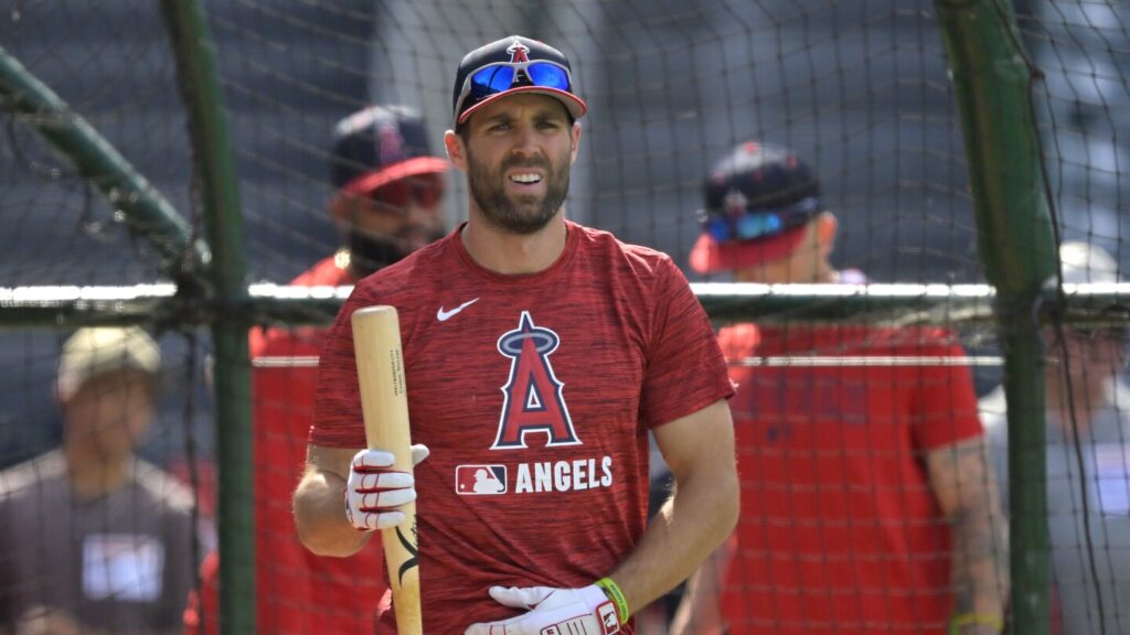 Angels sign Chris Taylor to a 1-year contract, keeping the utilityman in Southern California