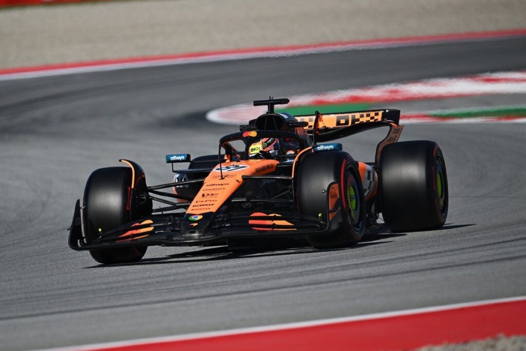 Piastri heads in FP3 as McLaren shows the way