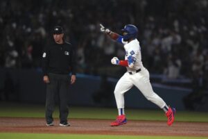 Back in the lineup, Teoscar Hernández provides the offense as Dodgers beat Arizona