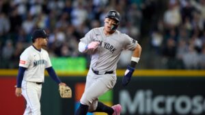 Aaron Judge, Paul Goldschmidt belt late home runs in Yankees' 3-2 comeback win over Mariners