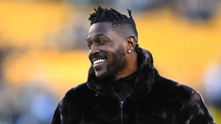 Antonio Brown trolls Deion Sanders with clips of Steelers great cooking Shilo