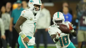 Tyreek Hill’s QB snubbing of Dolphins’ Tua Tagovailoa draws the ire of ESPN reporter