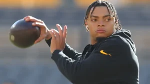 Justin Fields has up-and-down showing at latest practice of Jets OTAs