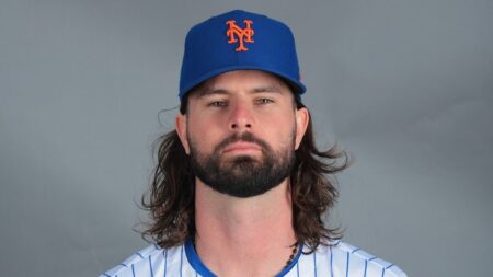 Mets' Jesse Winker exits Sunday's game at Cardinals with right side discomfort