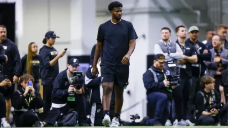 Giants star goes off on Shedeur Sanders falling past New York and other teams in NFL Draft