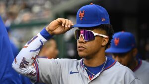 SEE IT: Juan Soto greets hostile Yankees fans with hat tip in first at-bat with Mets