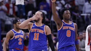 SEE IT: Knicks fans react to Jalen Brunson's series-clinching three-pointer