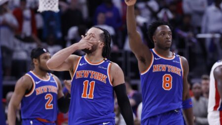 SEE IT: Knicks fans react to Jalen Brunson's series-clinching three-pointer