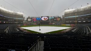 Start of Monday's Yankees-Padres series opener delayed by rain