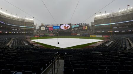 Start of Monday's Yankees-Padres series opener delayed by rain